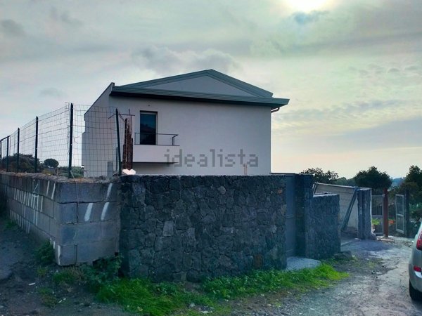 casa indipendente in vendita a Camporotondo Etneo