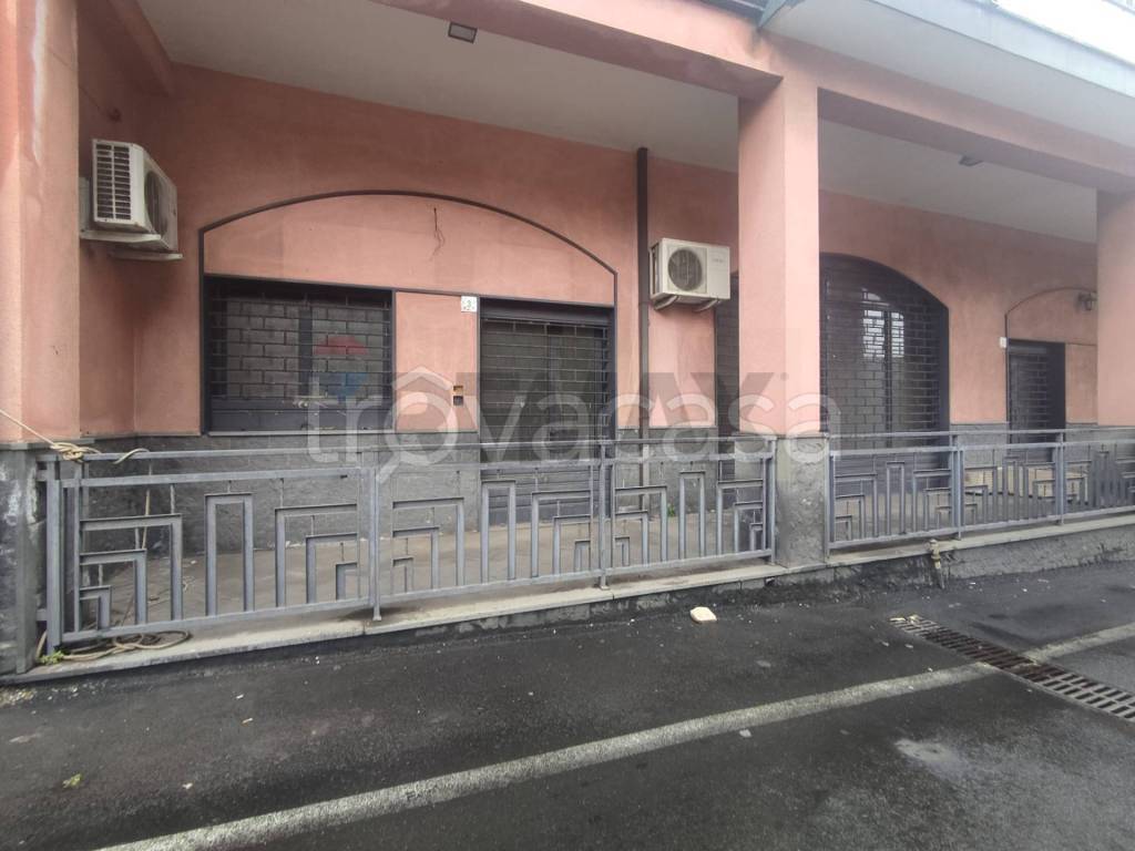 negozio in vendita a Camporotondo Etneo in zona Centro Storico