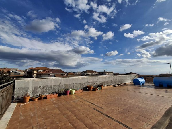 appartamento in vendita a Camporotondo Etneo in zona Centro Storico