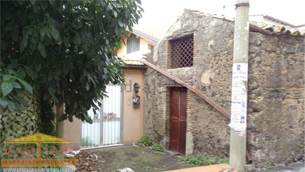 casa indipendente in vendita a Camporotondo Etneo in zona Centro Storico