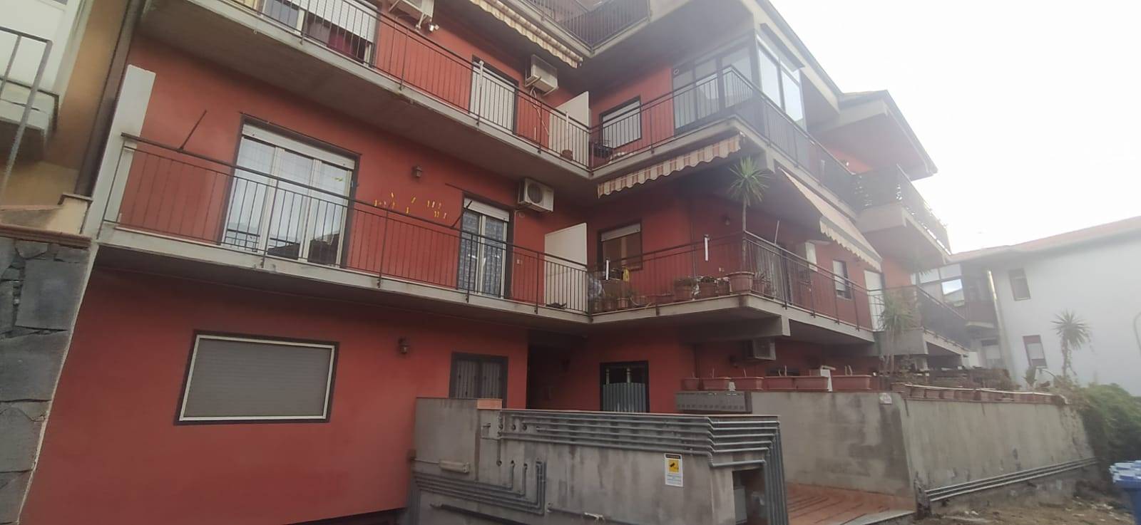 appartamento in vendita a Camporotondo Etneo in zona Centro Storico