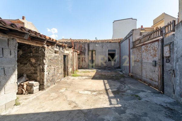 appartamento in vendita a Camporotondo Etneo