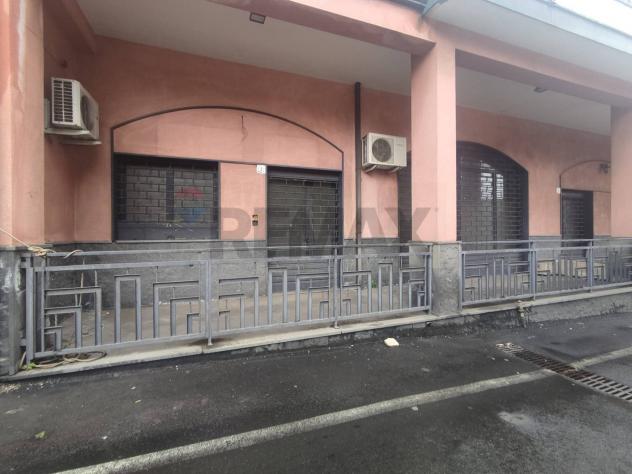 negozio in vendita a Camporotondo Etneo in zona Centro Storico