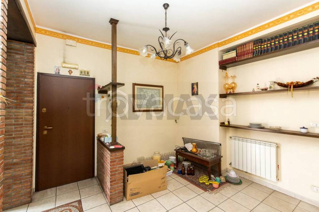 appartamento in vendita a Camporotondo Etneo in zona Centro Storico