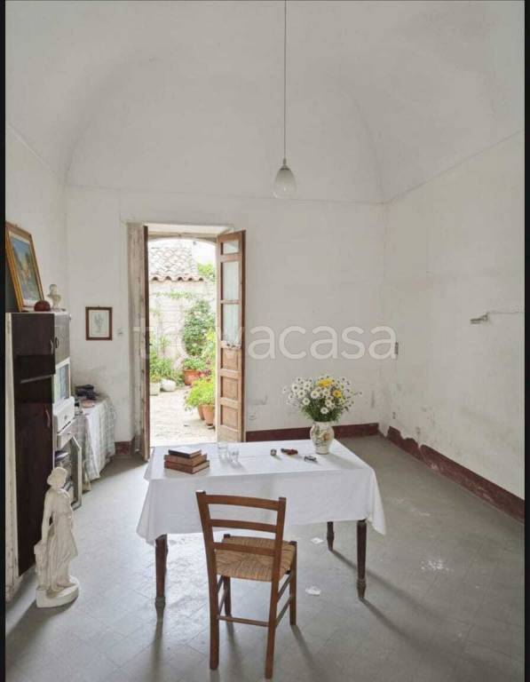 casa indipendente in vendita a Camporotondo Etneo in zona Centro Storico