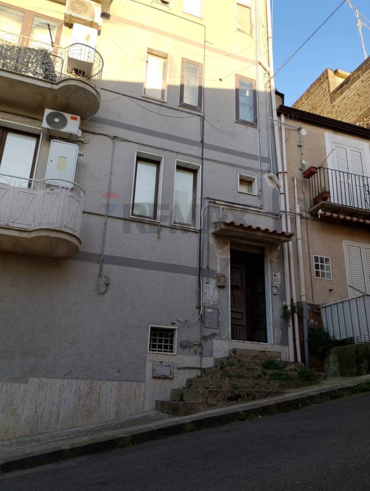 appartamento in vendita a Camporotondo Etneo