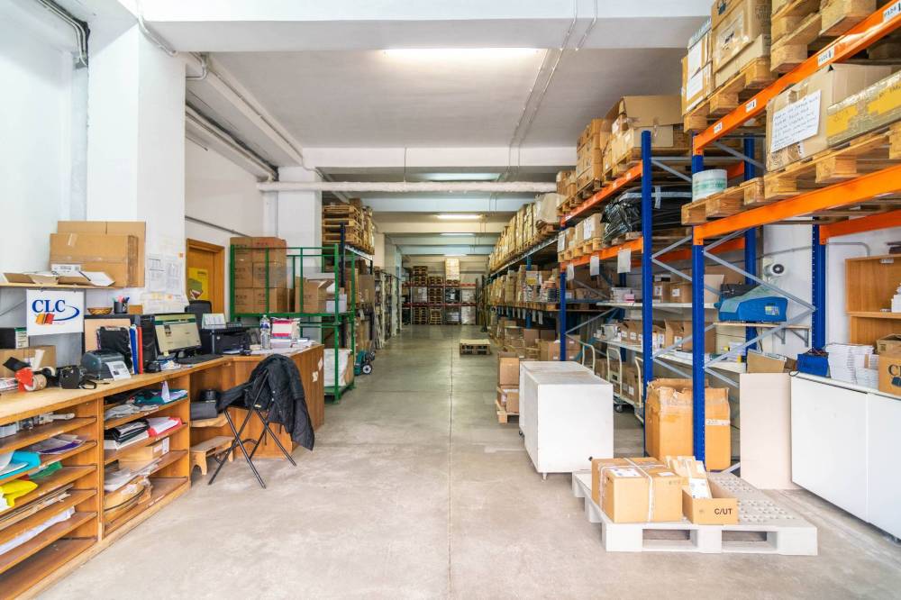 locale commerciale in vendita a Camporotondo Etneo in zona Piano Tavola