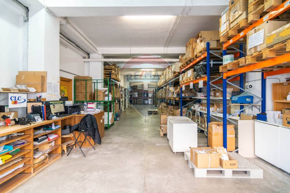 locale commerciale in vendita a Camporotondo Etneo in zona Piano Tavola