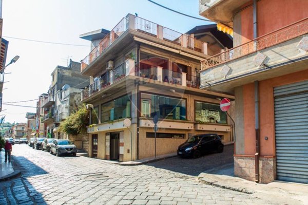 locale commerciale in vendita a Camporotondo Etneo
