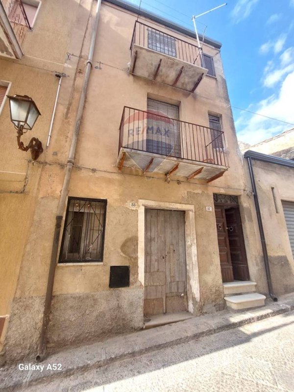casa indipendente in vendita a Camporotondo Etneo in zona Centro Storico