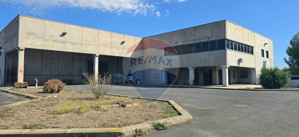 capannone in vendita a Camporotondo Etneo