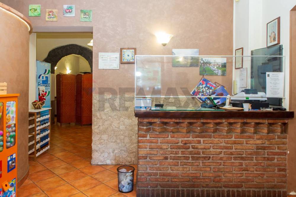 negozio in vendita a Camporotondo Etneo