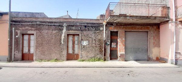 casa indipendente in vendita a Camporotondo Etneo