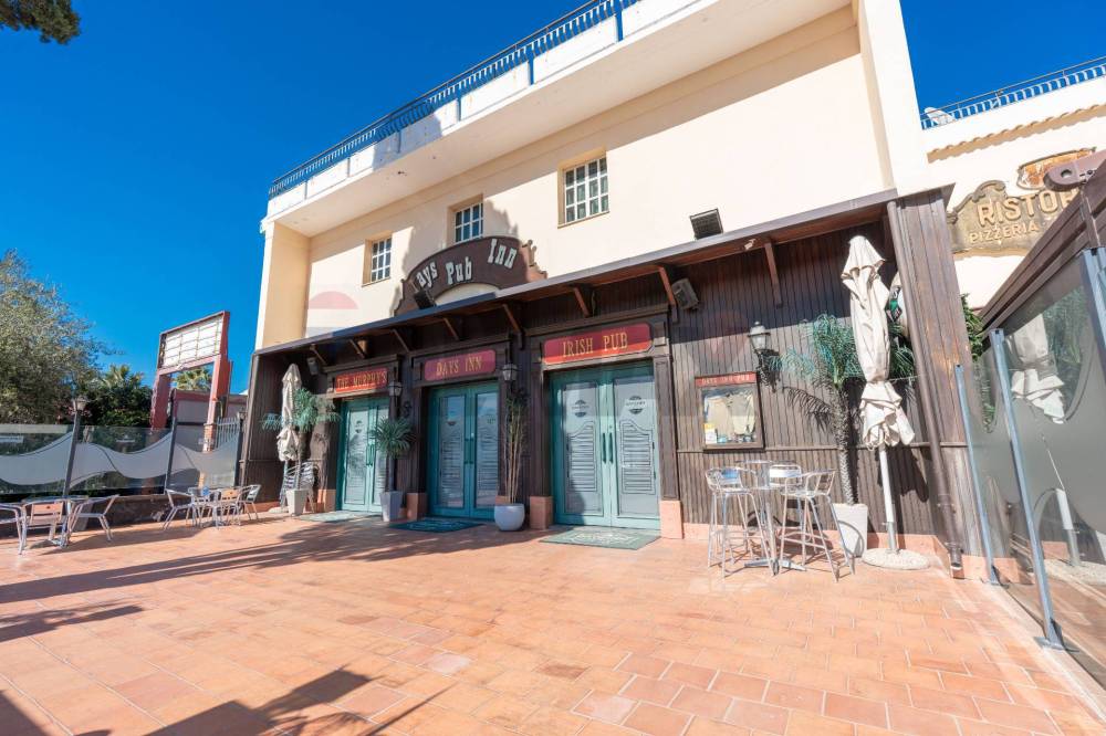 negozio in vendita a Camporotondo Etneo