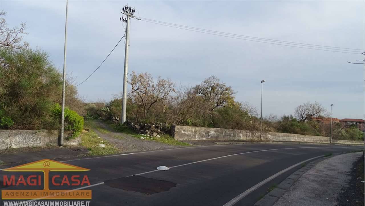 terreno in vendita a Camporotondo Etneo in zona Villaggio Sant'Antonio