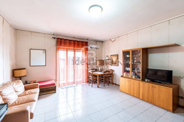 appartamento in vendita a Camporotondo Etneo in zona Centro Storico