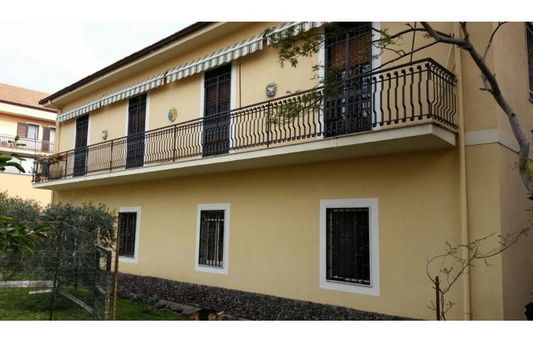 casa indipendente in vendita a Camporotondo Etneo in zona Piano Tavola