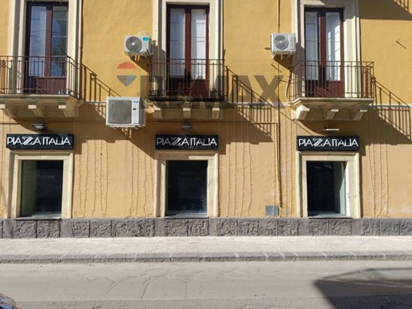 locale commerciale in vendita a Camporotondo Etneo