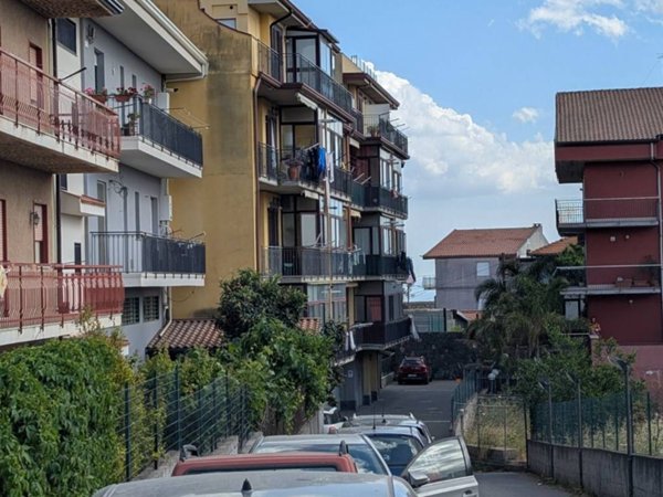 appartamento in vendita a Camporotondo Etneo