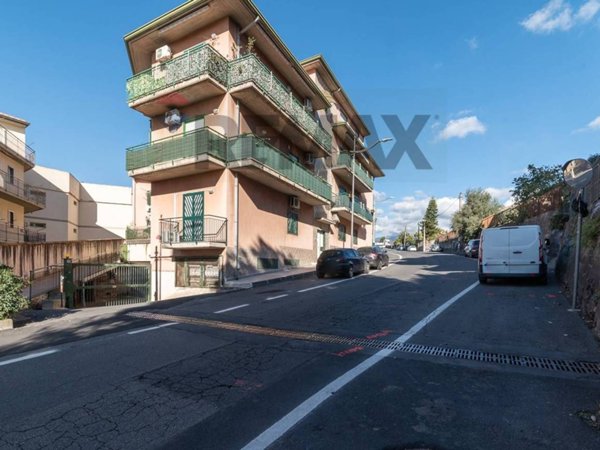 appartamento in vendita a Camporotondo Etneo in zona Centro Storico