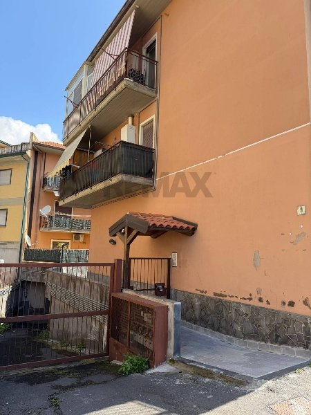 appartamento in vendita a Camporotondo Etneo in zona Centro Storico