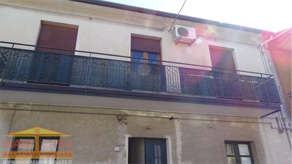 casa semindipendente in vendita a Camporotondo Etneo in zona Centro Storico