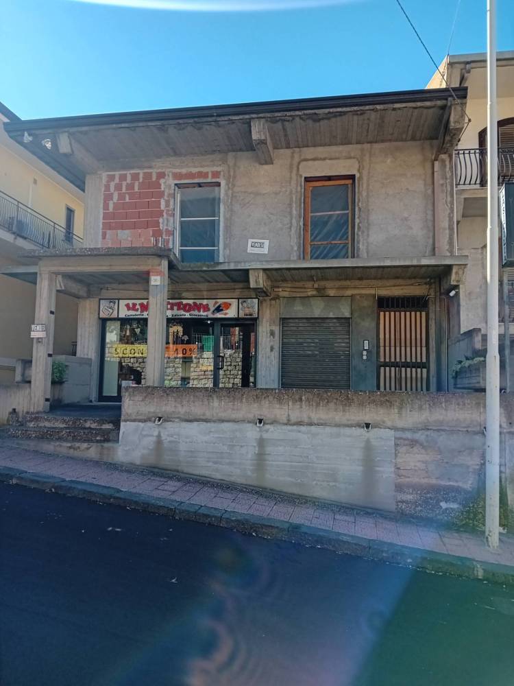 appartamento in vendita a Camporotondo Etneo in zona Centro Storico
