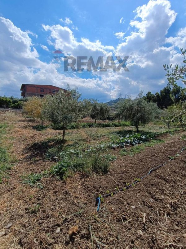 terreno edificabile in vendita a Camporotondo Etneo