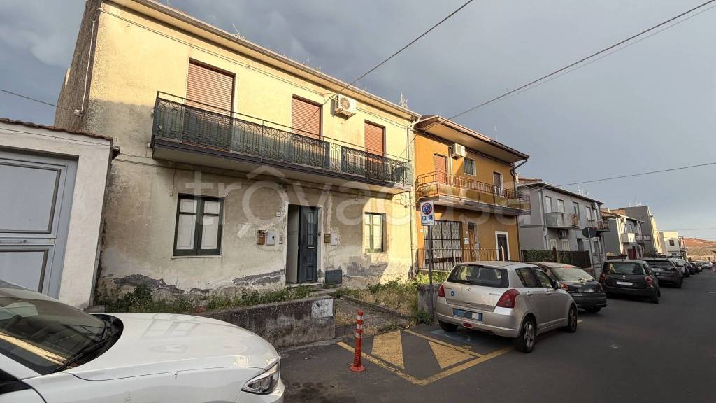 appartamento in vendita a Camporotondo Etneo in zona Centro Storico