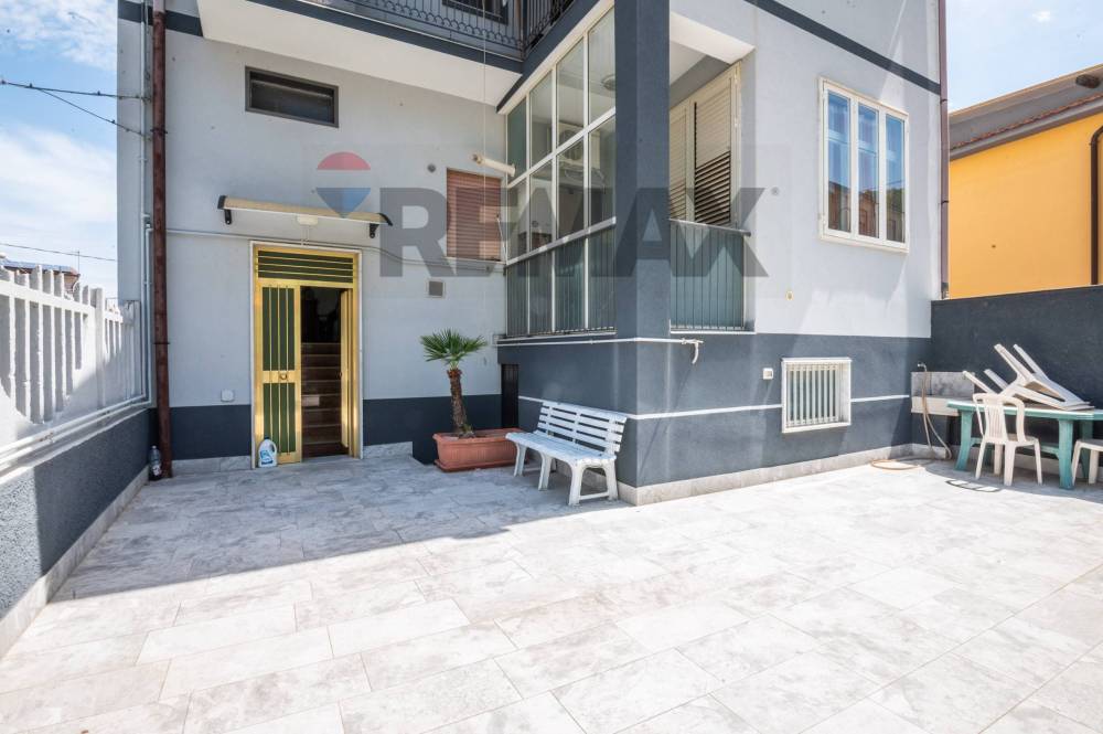 casa indipendente in vendita a Camporotondo Etneo in zona Centro Storico