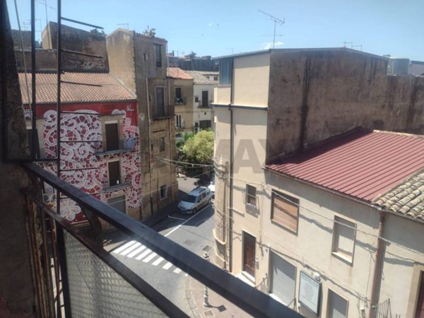 appartamento in vendita a Camporotondo Etneo in zona Centro Storico
