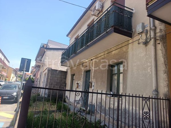 appartamento in vendita a Camporotondo Etneo in zona Centro Storico