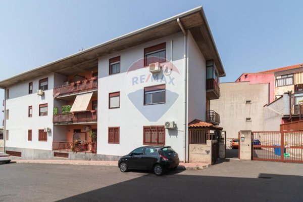 appartamento in vendita a Camporotondo Etneo in zona Centro Storico