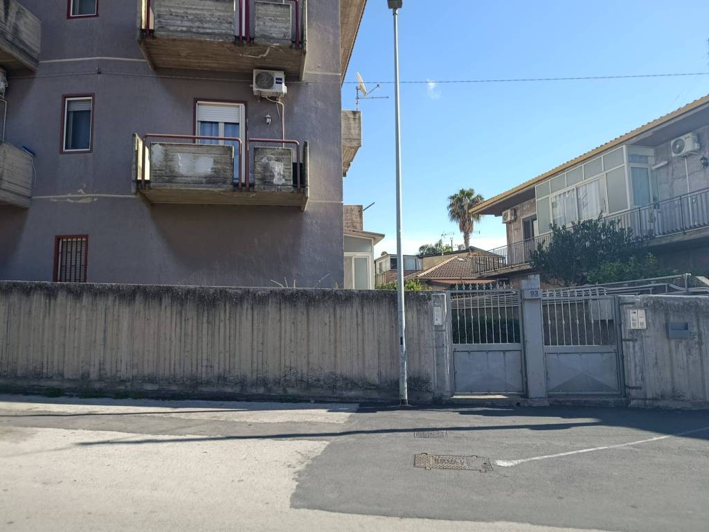 appartamento in vendita a Camporotondo Etneo in zona Centro Storico