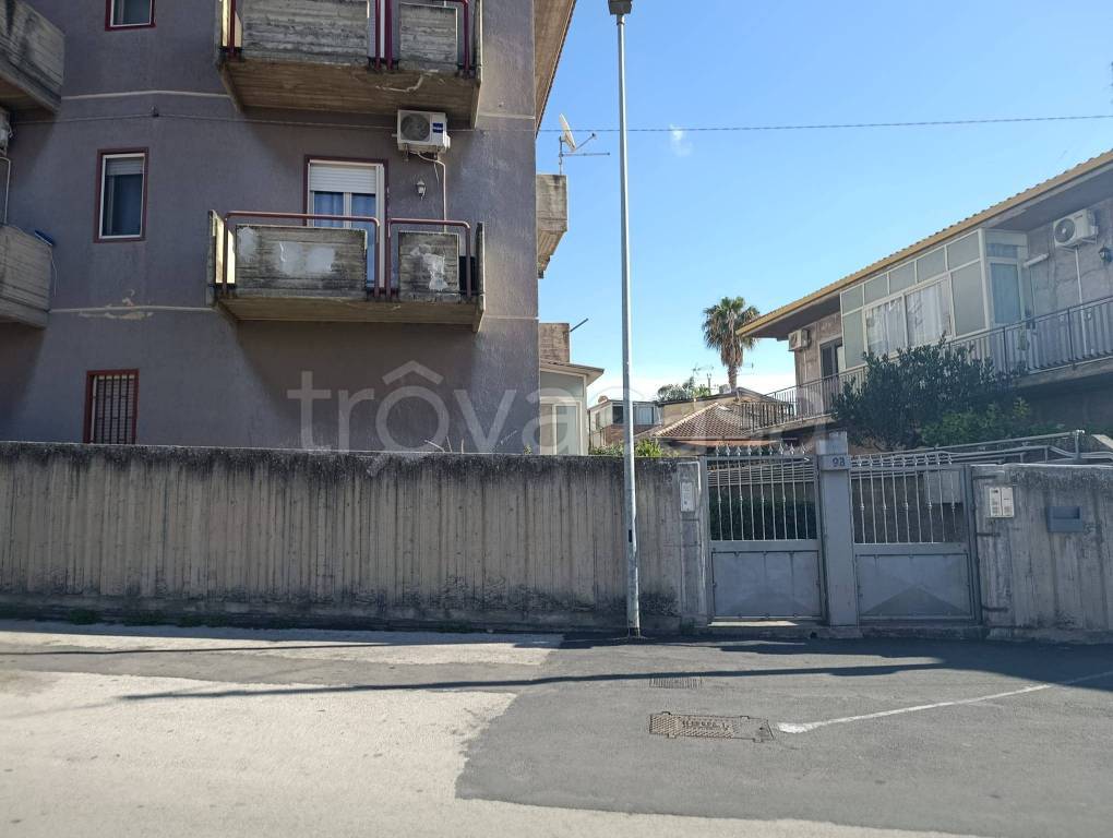 appartamento in vendita a Camporotondo Etneo in zona Centro Storico