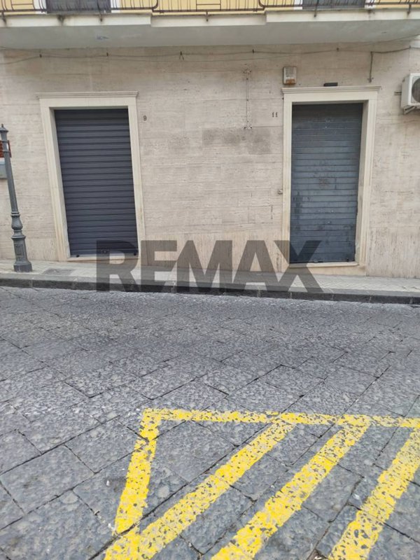 locale commerciale in vendita a Camporotondo Etneo in zona Centro Storico