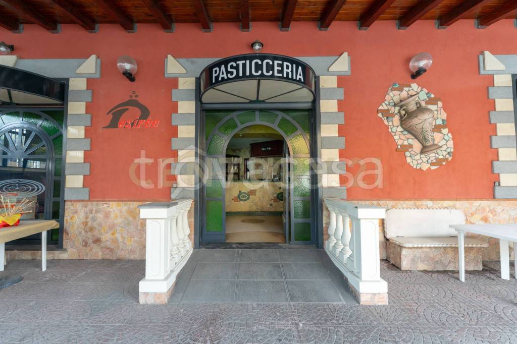 negozio in vendita a Camporotondo Etneo in zona Centro Storico