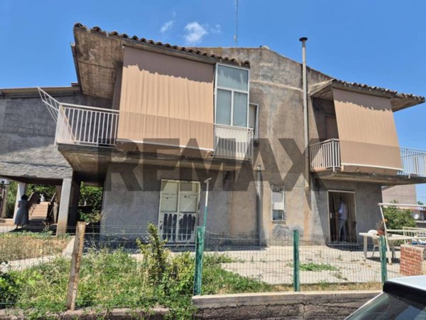 casa indipendente in vendita a Camporotondo Etneo