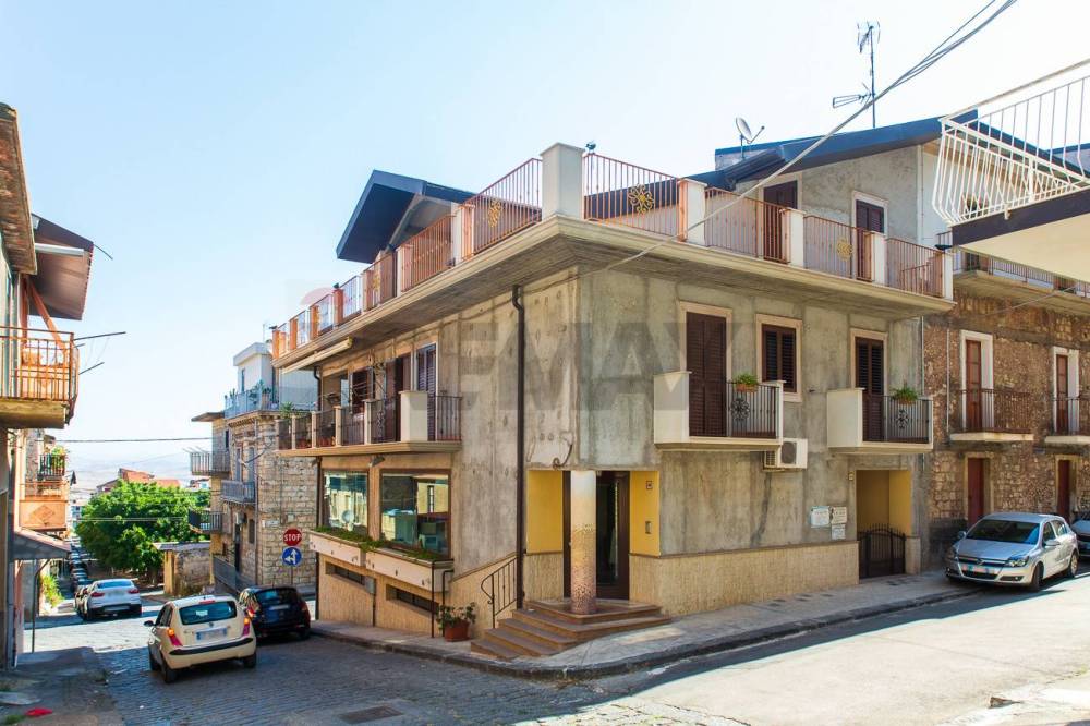 casa indipendente in vendita a Camporotondo Etneo