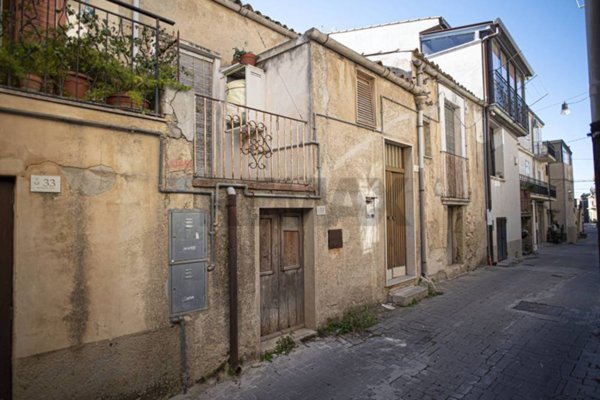 casa indipendente in vendita a Camporotondo Etneo in zona Centro Storico