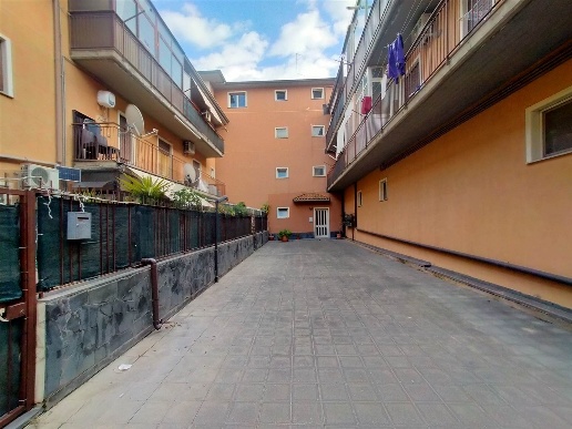 appartamento in vendita a Camporotondo Etneo in zona Centro Storico