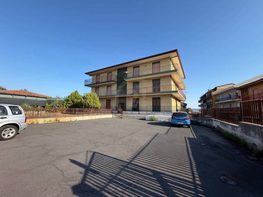 appartamento in vendita a Camporotondo Etneo in zona Centro Storico