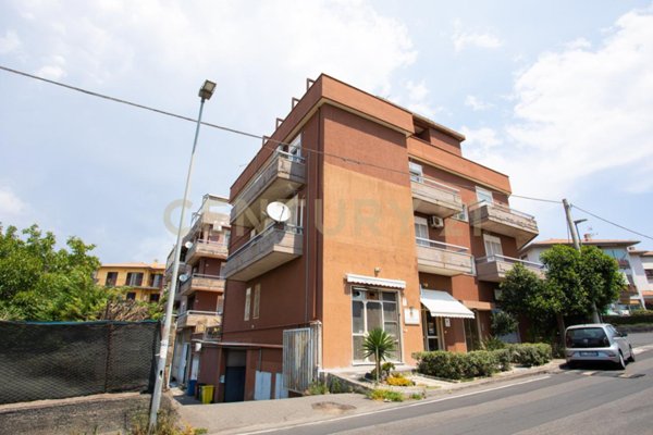 negozio in vendita a Camporotondo Etneo in zona Centro Storico