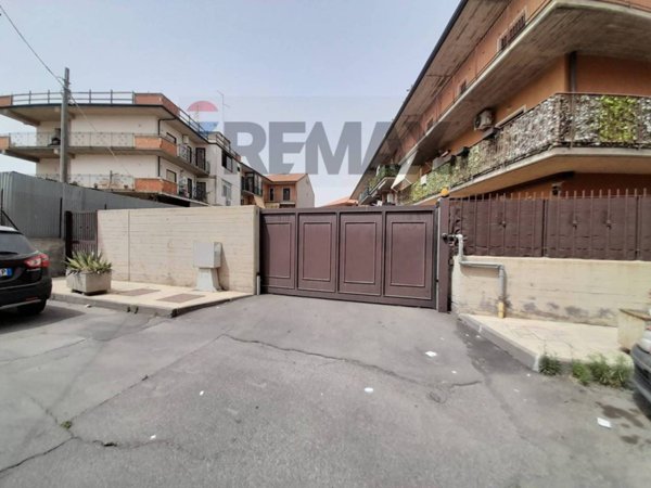 box auto in vendita a Camporotondo Etneo in zona Piano Tavola