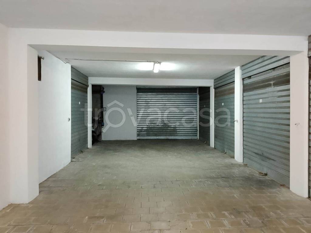 box auto in vendita a Camporotondo Etneo in zona Centro Storico