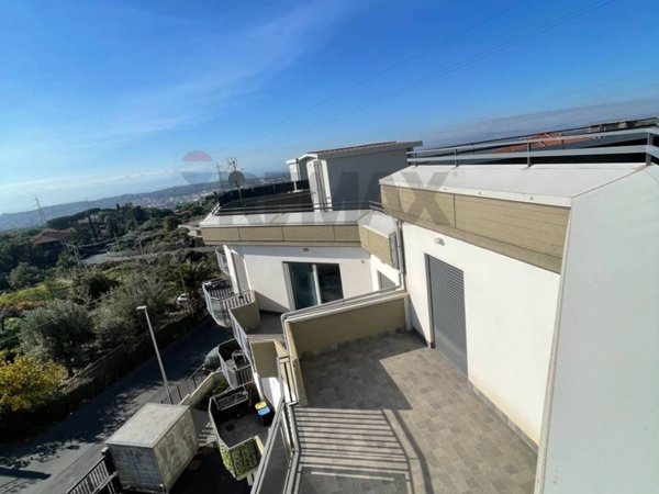 appartamento in vendita a Camporotondo Etneo in zona Centro Storico
