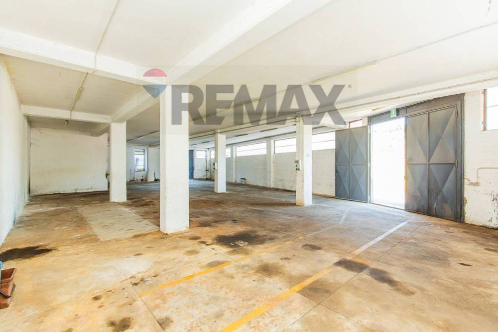 locale commerciale in vendita a Camporotondo Etneo