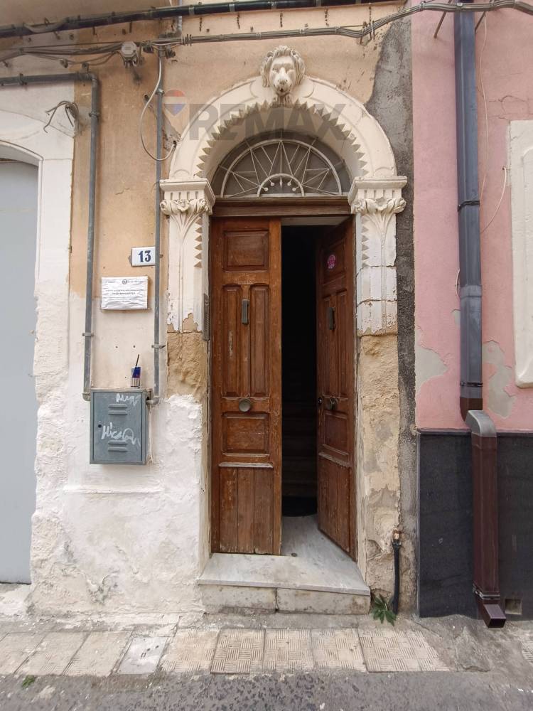 casa indipendente in vendita a Camporotondo Etneo in zona Centro Storico