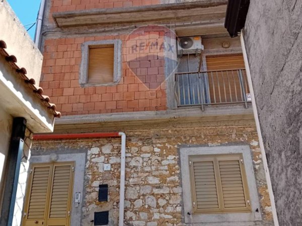 casa indipendente in vendita a Castel di Iudica