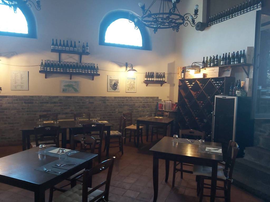 negozio in vendita a Castiglione di Sicilia in zona Solicchiata
